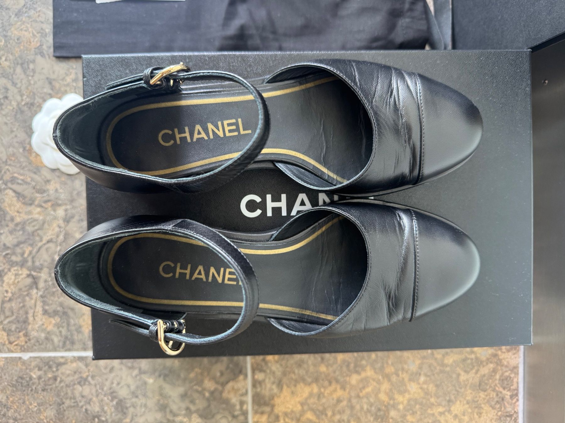Chanel Scarpe da donna: CHANEL - Mary Janes Leather Flats - EU36 – Usato da Zürich venduto da JMin 1