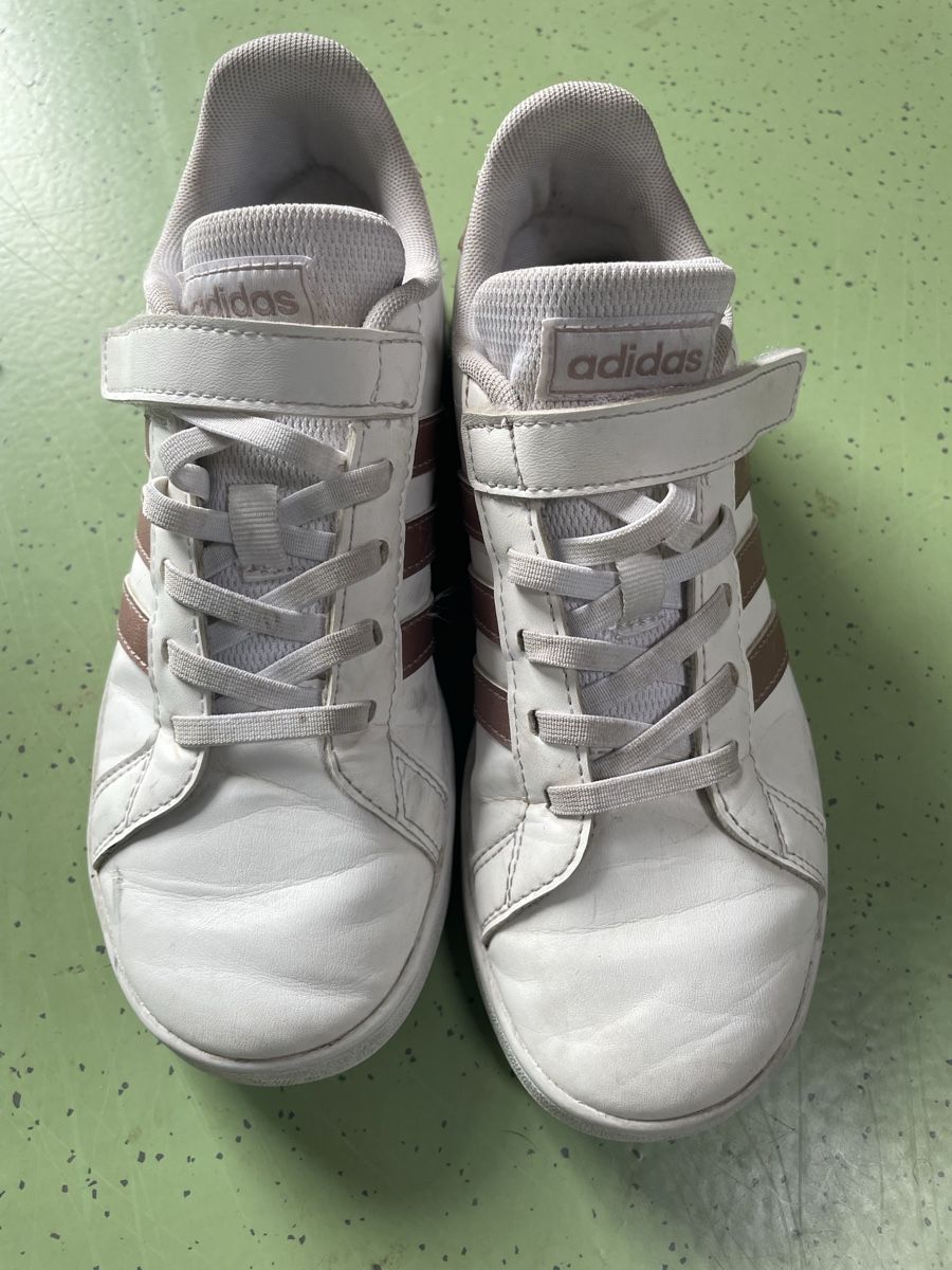 Adidas Schuhe für Mädchen: Turnschuh von Adidas Gr. 35 – Gebraucht aus Recherswil von jafa74