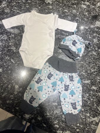 Baby Set Grösse 50/56, Langarmbody, Hose und Mütze, top Zust