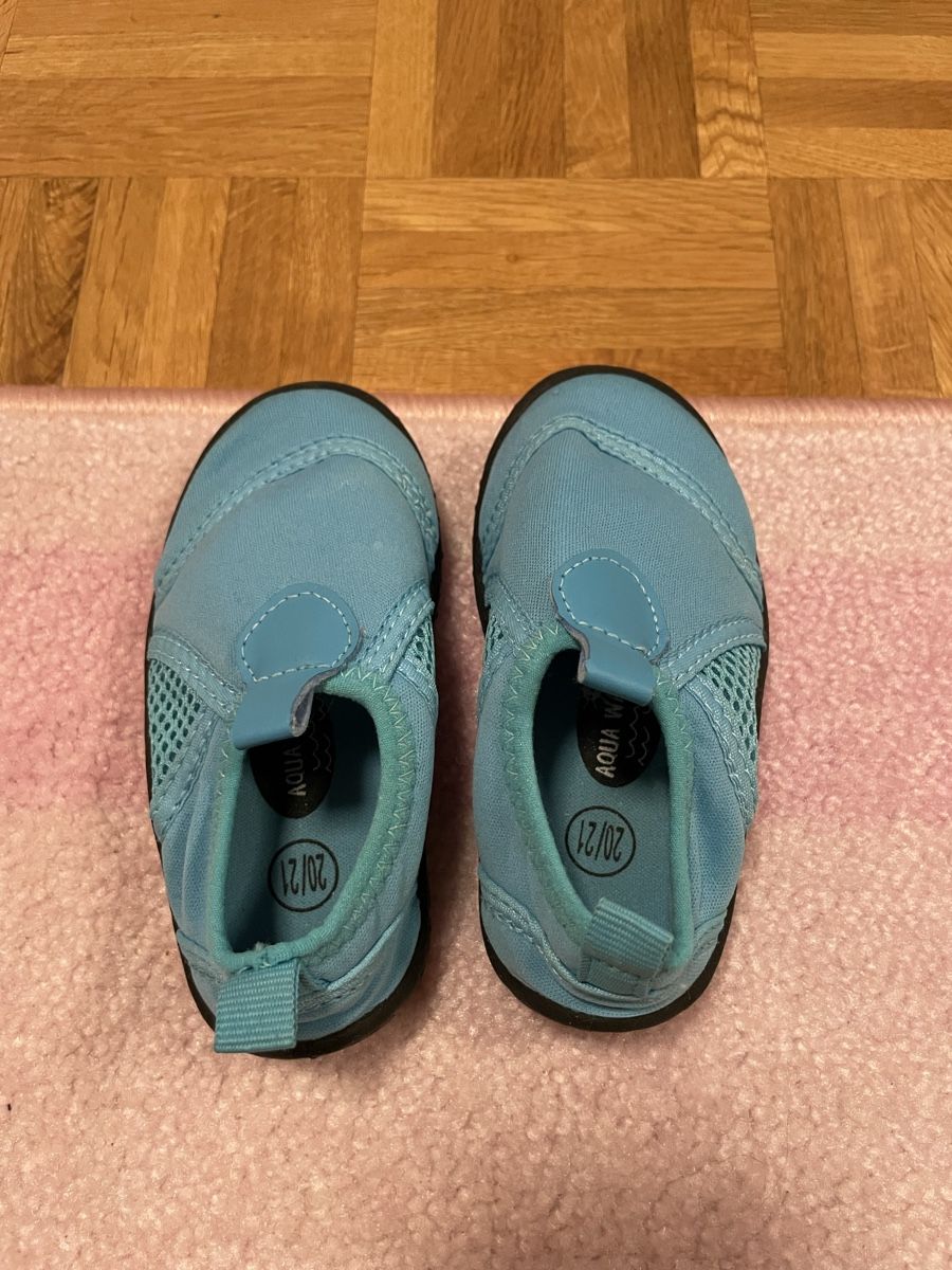 Scarpe per ragazzi: Chaussures de plage Aqua Walk, Taille 20/21 – Usato da Versoix venduto da Pti-pois 1