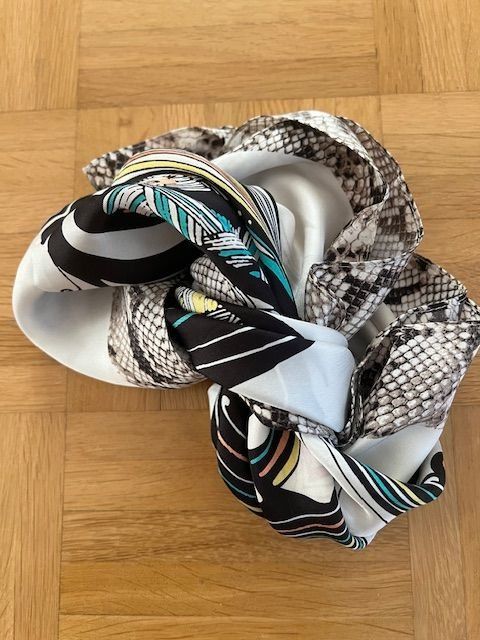 Codello Foulard & Sciarpe: "CODELLO" Seiden Foulard – Nuovo (secondo la descrizione) da Walenstadt venduto da ricamul 9