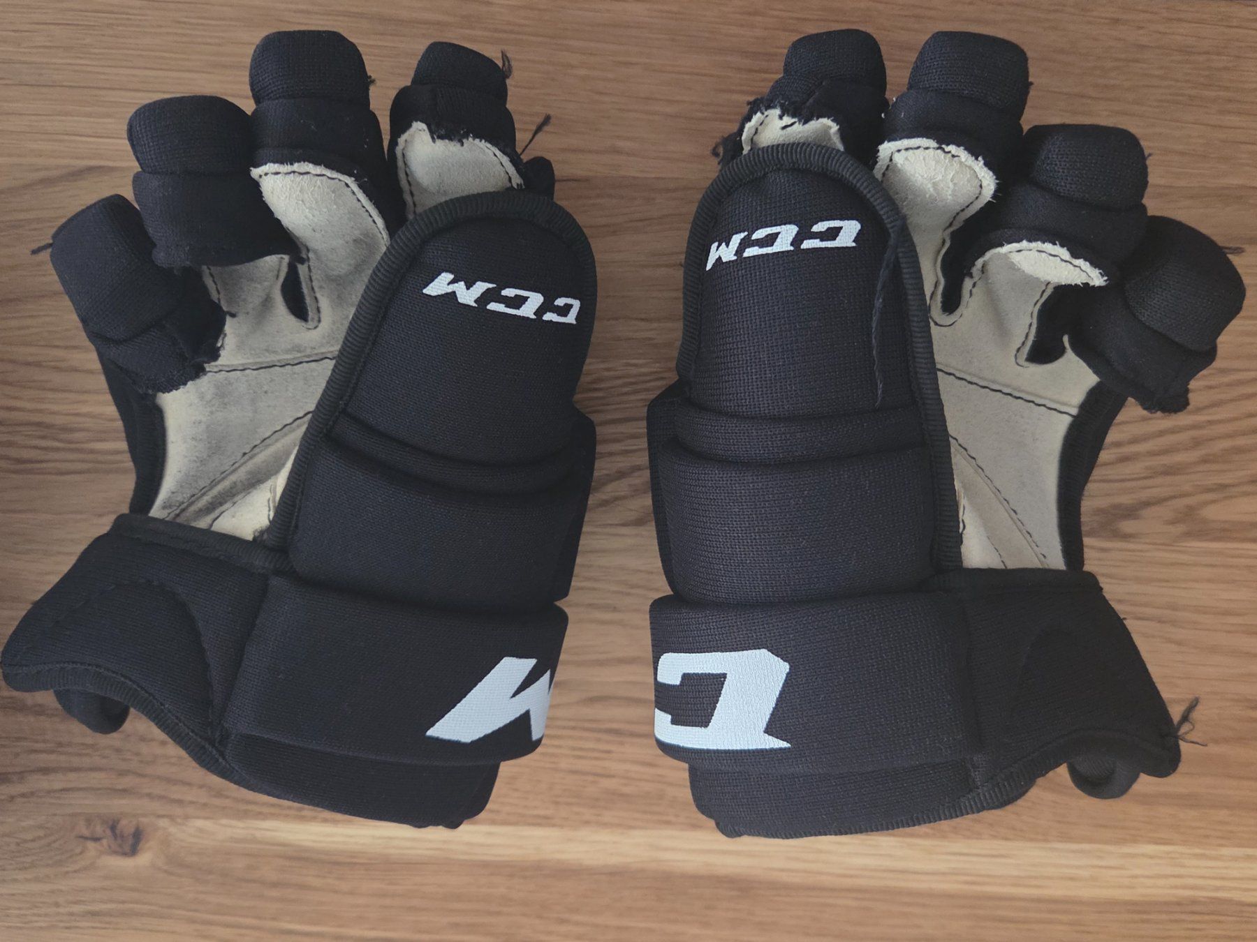 Ccm Guanti & manicotti: Kinder Hockeyhandschuhe Gr. 10 – Usato da Langnau i. E. venduto da Muellers3 3