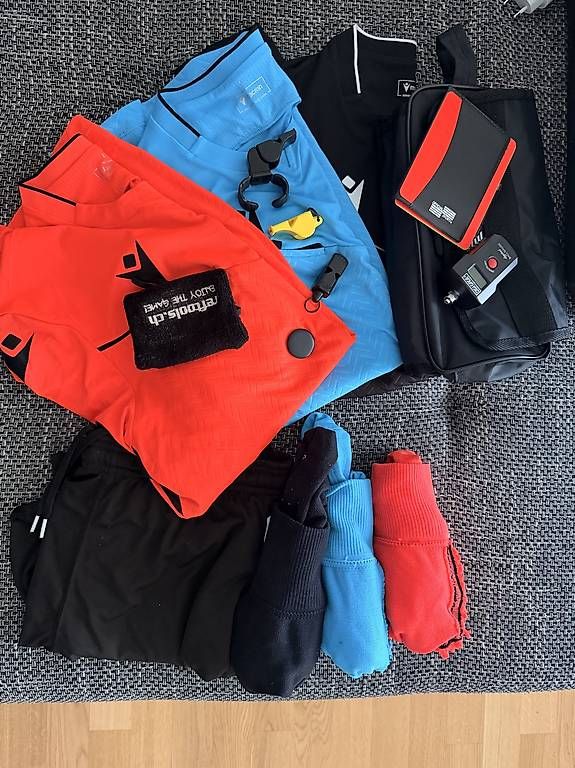 Canottiere & Pantaloni: Schiedsrichter Set – Usato da Gontenschwil venduto da a.h23