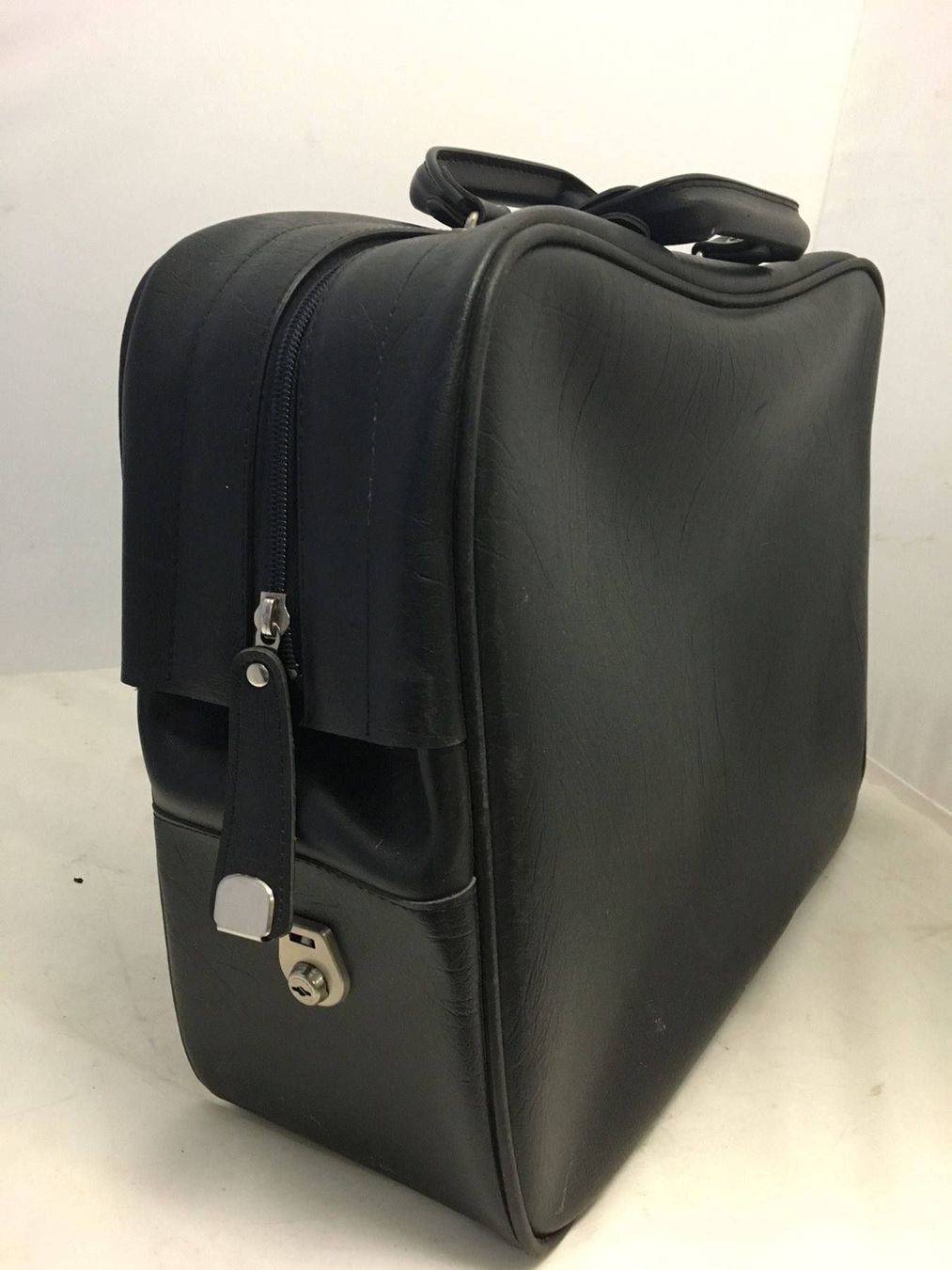Valises & Sacs: Mappe schwarzer Kunststoff ! – D'occasion à Brügg BE par rutschimedizin 1