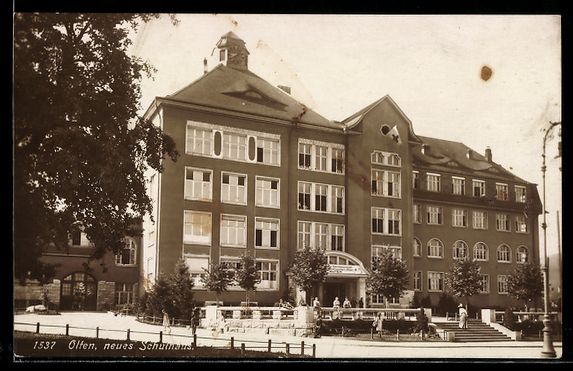 Cartes postales: AK Olten, Neues Schulhaus – D'occasion à Berlin par bartko-reher