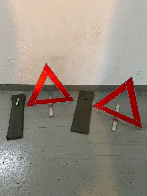 Accessori per altri veicoli: 2 X PANNENDREIECK  CH ARMEE – Usato da Chur venduto da silbermon