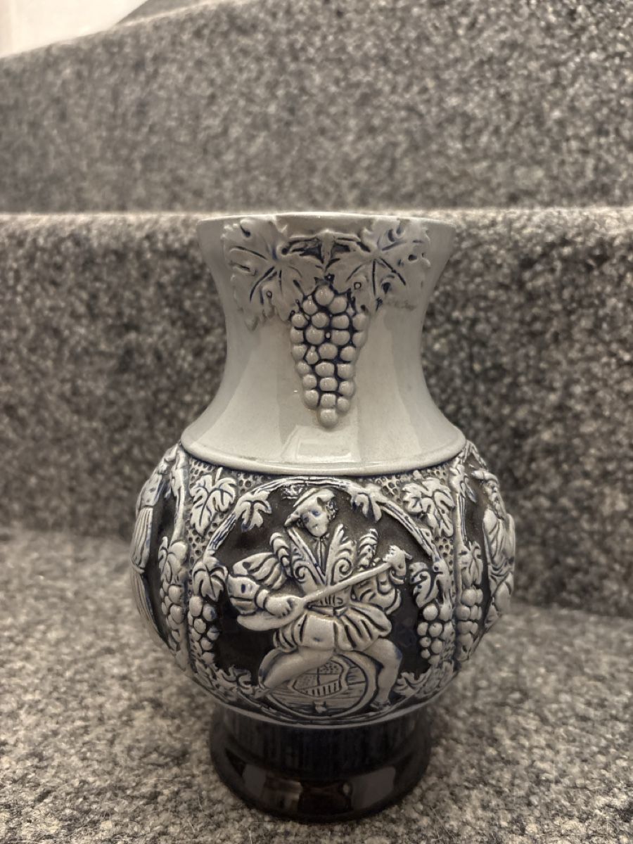 Caraffe: Antike Weinkanne / Krug mit Relief – Usato da Münchenstein venduto da sil_h6c9 1