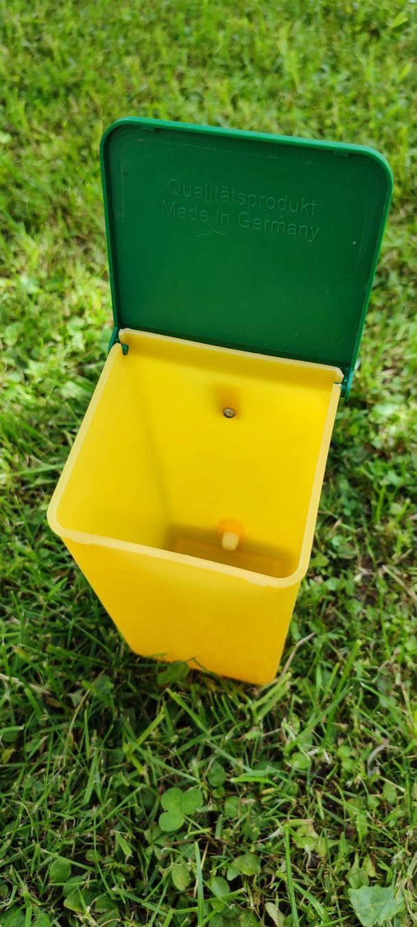Futter: Wassertränke – Gebraucht aus Au SG von elefant9 1