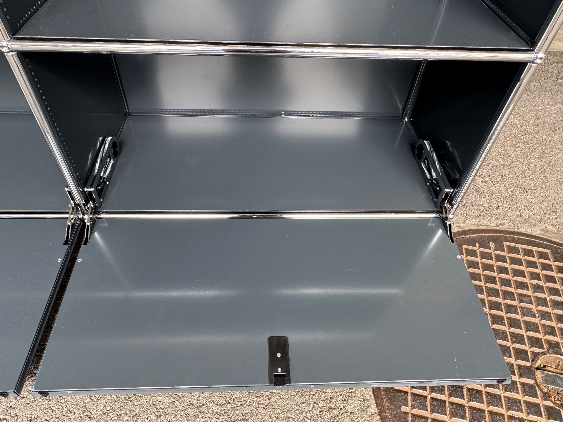 USM Scaffali: USM Haller Sideboard Anthrazit 2 x 4er Elemente – Usato da Diessenhofen venduto da Osio 4