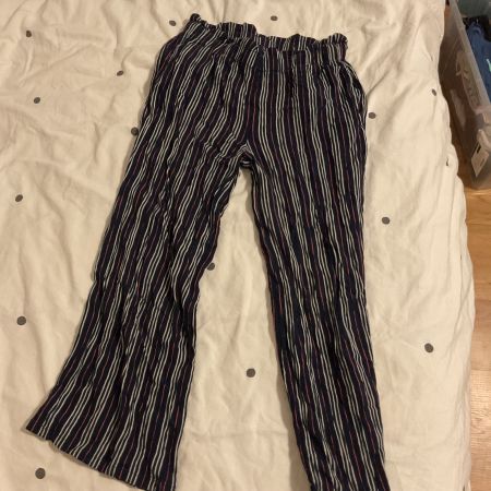 Sommerliche Stoffhose, Grösse 140, gestreift