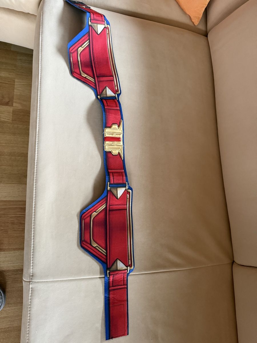Costumi: Fasnacht Kostüm Captain Marvel – Usato da Braunwald venduto da Noveredo 4