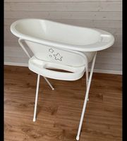 Badewanne mit Gestell