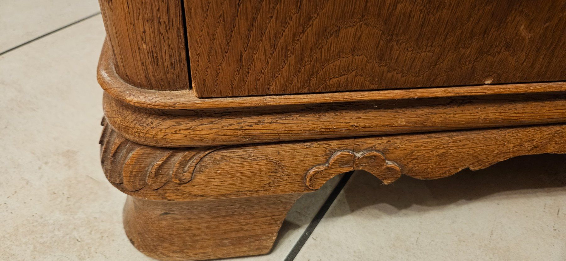 Commodes: Antike Komode mit Gebrauchspuren – D'occasion à Safenwil par Bake 1