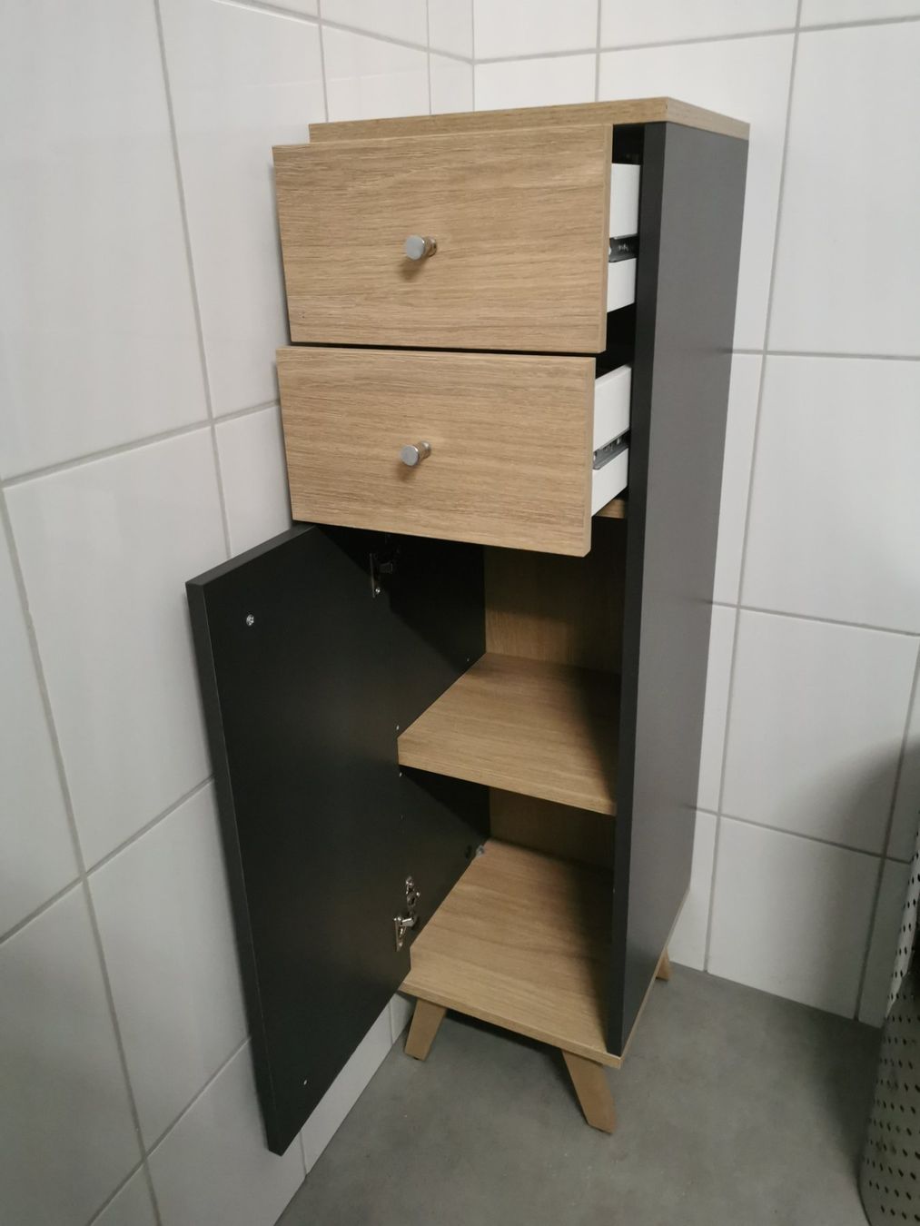 Regale: Badmöbel 31.5x33.0x110.5cm – Gebraucht aus Seeberg von Lina.Ramseier 1
