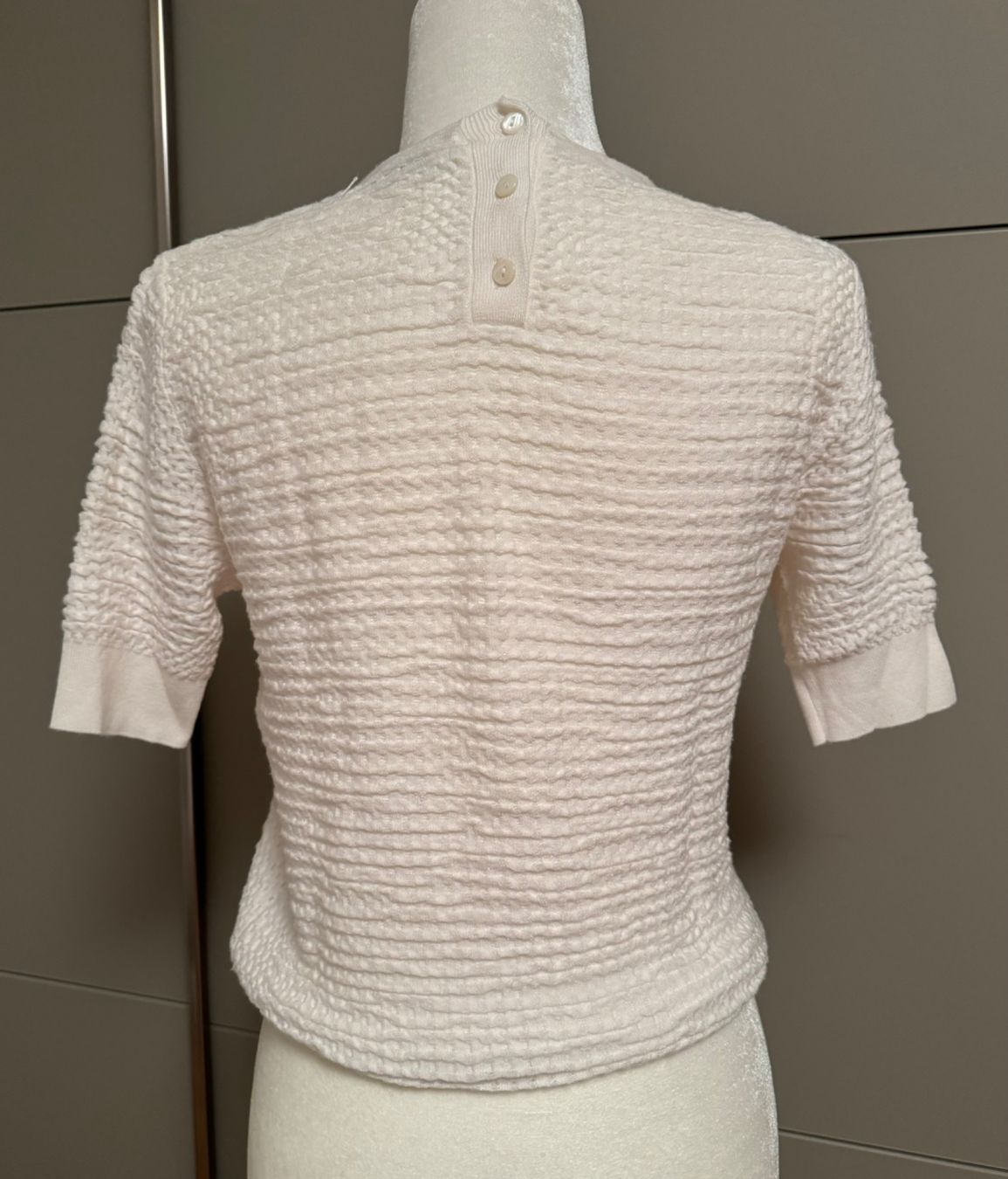 Top: White Carven Short Sleeve Knitted Top Size S – Usato da Vesenaz venduto da nat_mq8l 1