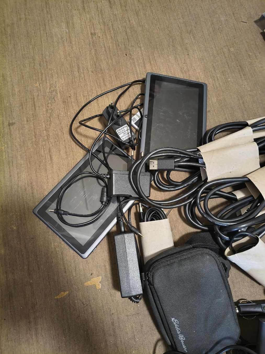 Câbles: Various electronic accessories and cables mixed lot – D'occasion à Zürich par TrainLine 1