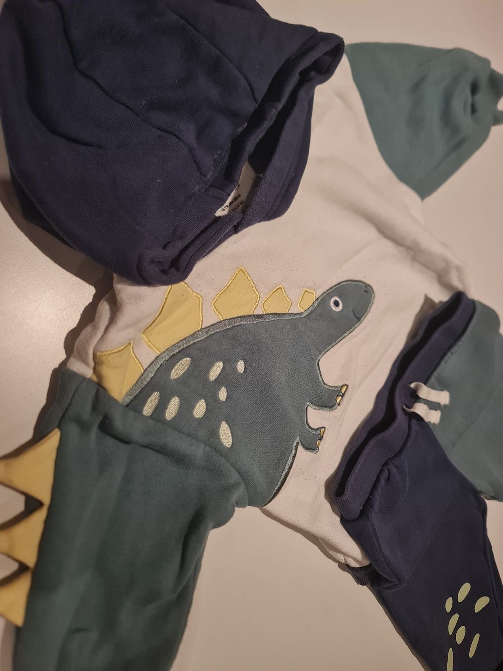 Primark Lotti & Set di vestiti: Primark Dinosaurier Set Pullover Hose Grösse 92  – Usato da Noflen BE venduto da vco_hnn7