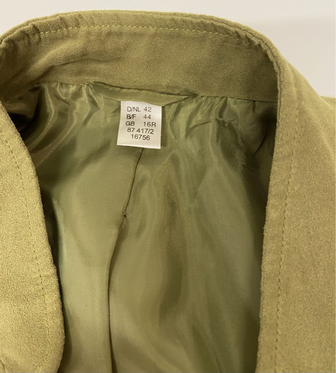 Giacche: Velour Damen Jacke olive Gr.42 – Usato da Fislisbach venduto da KolibriSecondhand 6