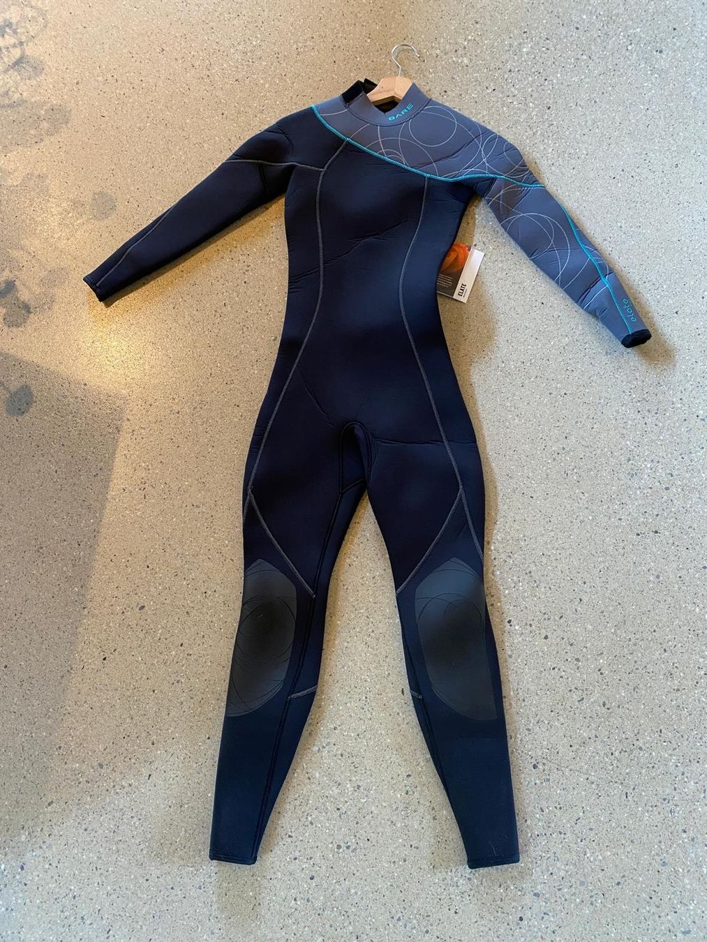 Mute per immersioni: NEU, Wetsuit, BARE, Damen, 04T, 5mm – Nuovo (secondo la descrizione) da Stalden (Sarnen) venduto da Elin06