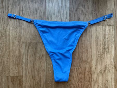Victoria’s Secret Love Cloud Adjustable Thong S NEW