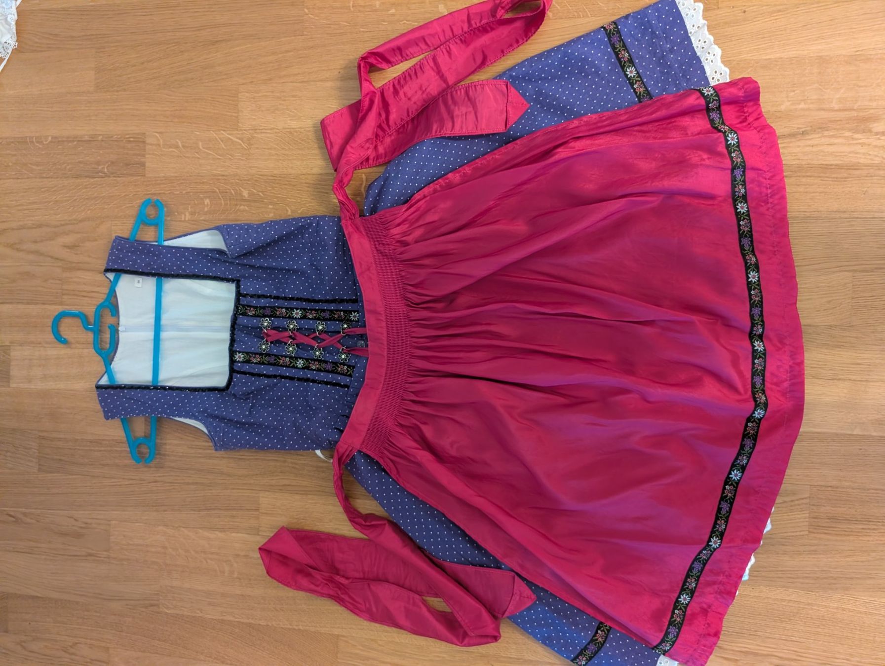 Kleider: Dirndl Grösse 38 – Gebraucht aus Zürich von Nicolass1980