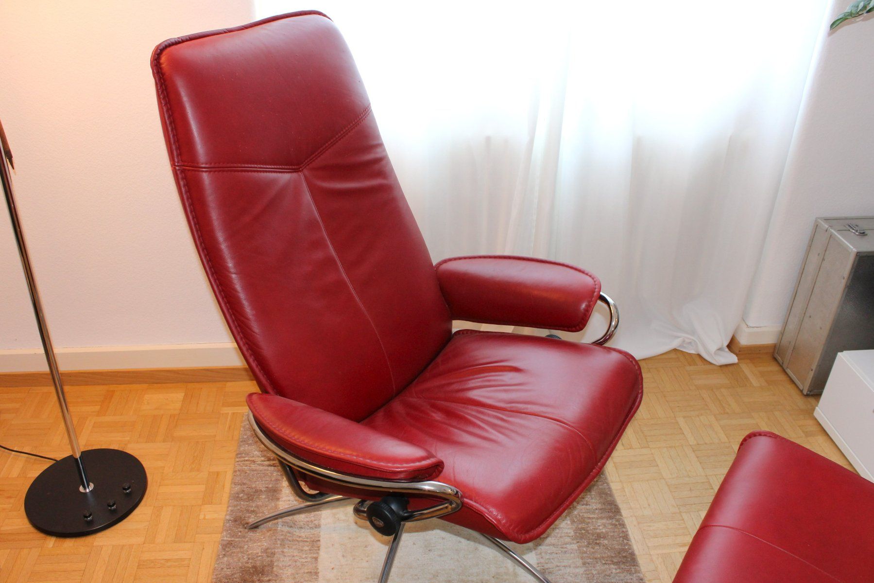 Stressless Poltrone: TOP STRESSLESS Relax Sessel mit Ottoman aus Leder – Usato da Zürich venduto da Djluda 3