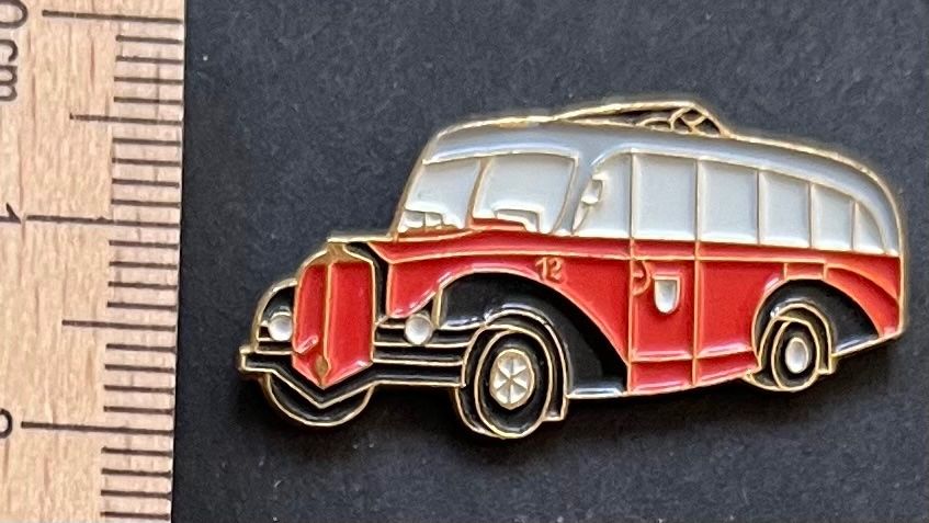 Saurer Placchette & Badge: Saurer Autobus, rot/ Pin – Usato da Ostermundigen venduto da DaxKarten-75