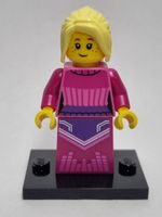 LEGO BAM Middle 2023 Woman with blonde hair and long dress