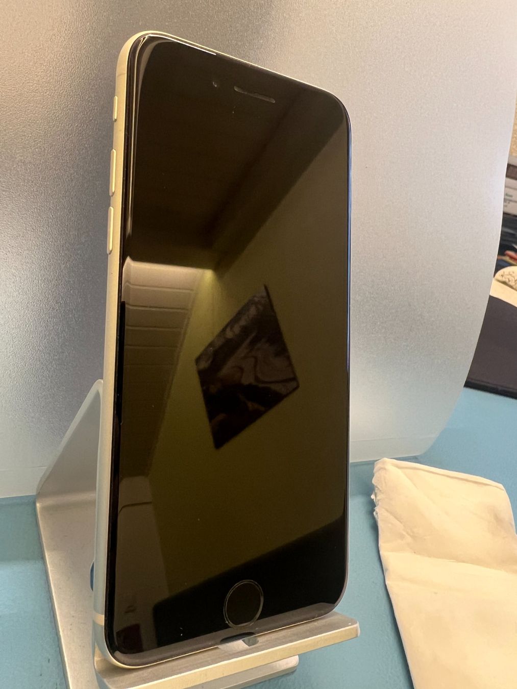 Apple Telefoni cellulari / Smartphones: iPhone SE (3e génération) 64GB Blanc – Usato da Sonceboz-Sombeval venduto da com_dt7m 3