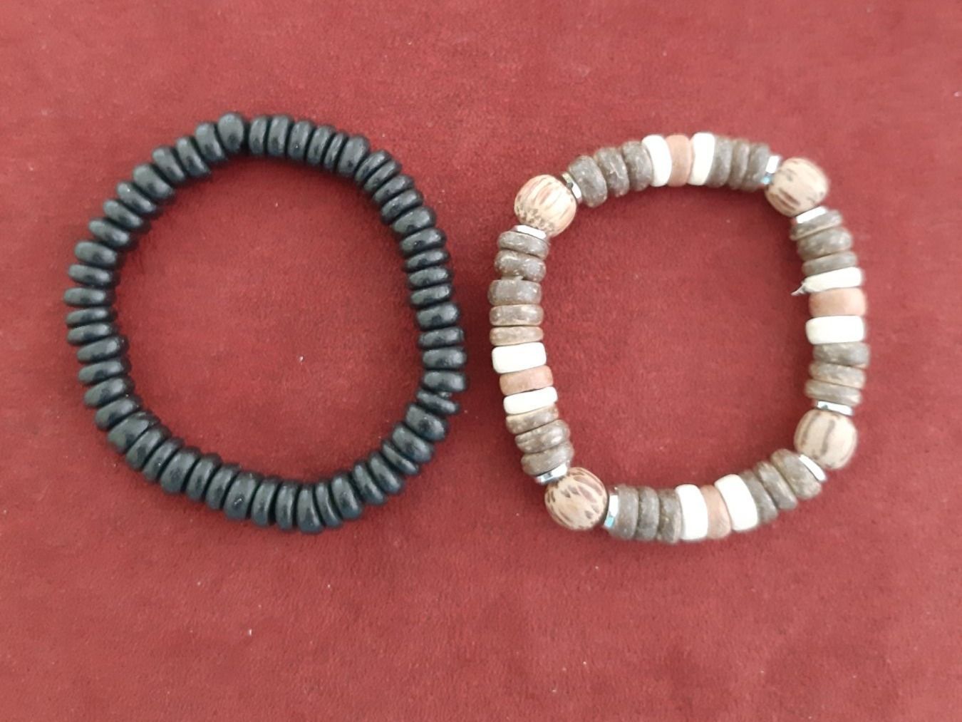 Bracciali & Braccialetti: 2 elastische Armbänder neu – Nuovo e nell'imballaggio originale da Schmitten FR venduto da ReniStern