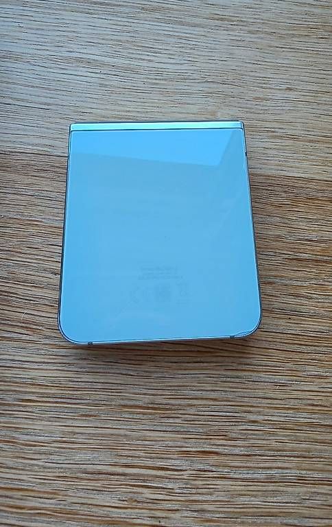 Handys / Smartphones: Samsung Galaxy Flip 5 512GB – Gebraucht aus Bassersdorf von capricornswiss 2