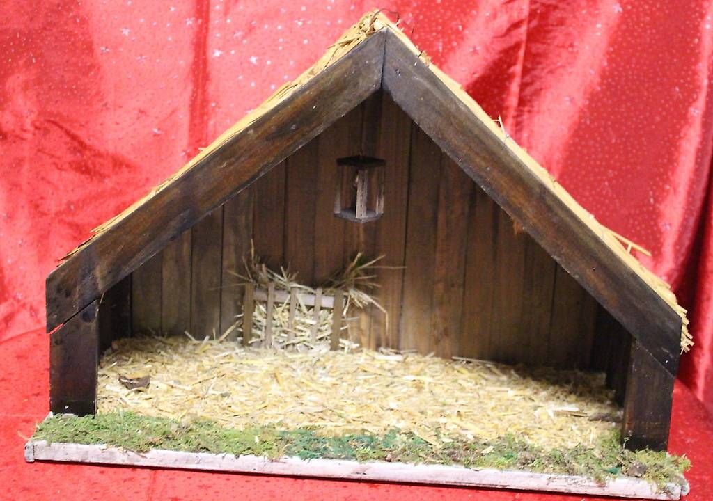 Articles en bois: Krippe mit Strohdach – D'occasion à Moosseedorf par Tigerlily1 1
