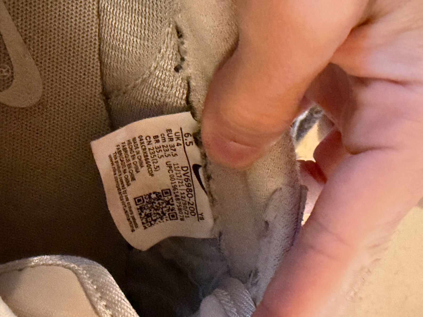 Nike Scarpe da donna: Nike Schuhe beige Gr 37.5 gebraucht – Usato da Schlieren venduto da Shark1905 3