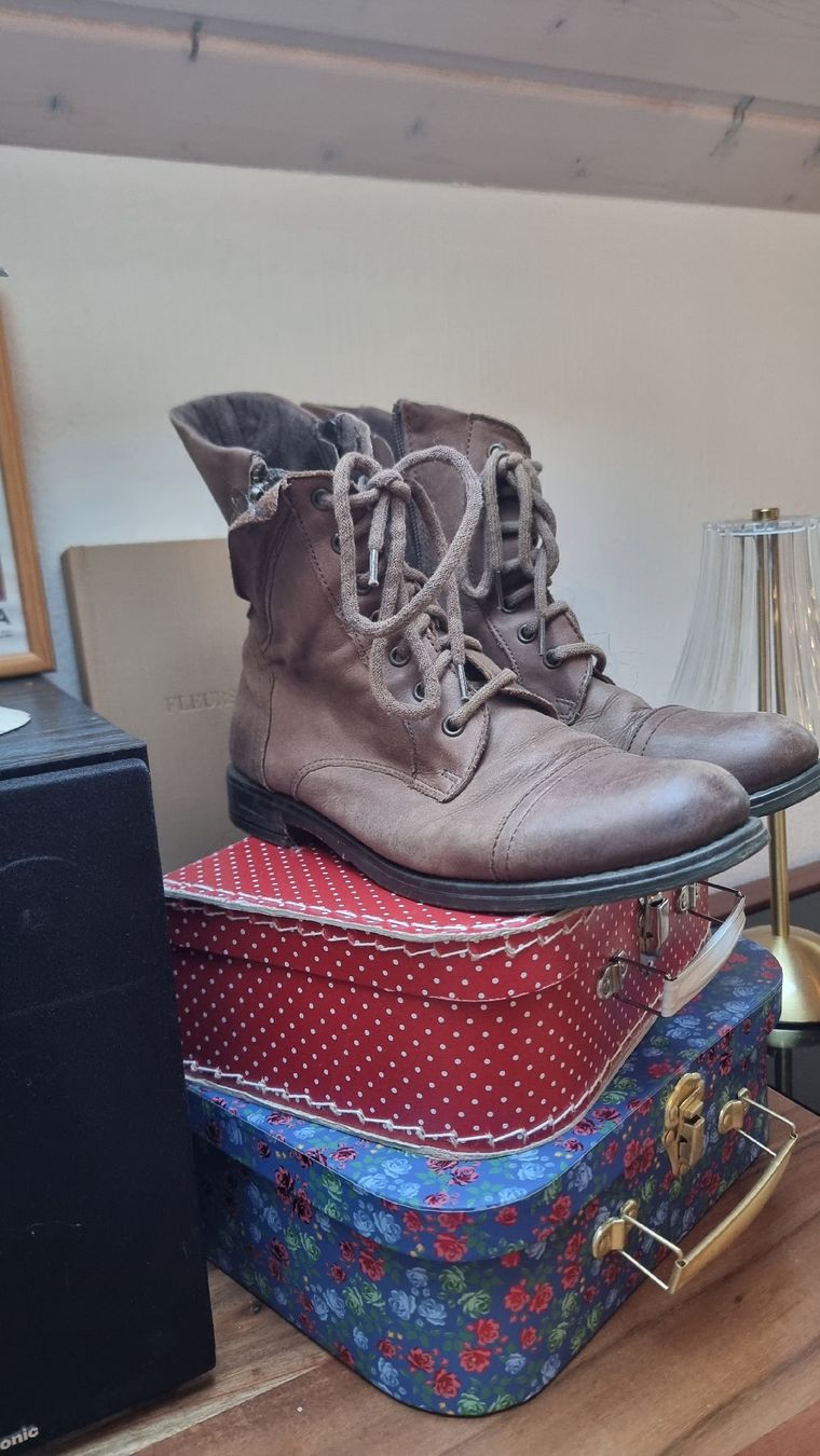Scarpe da donna: Bottines à lacets et fermeture éclair marron taille 39 – Usato da Vevey venduto da fer3ica 2