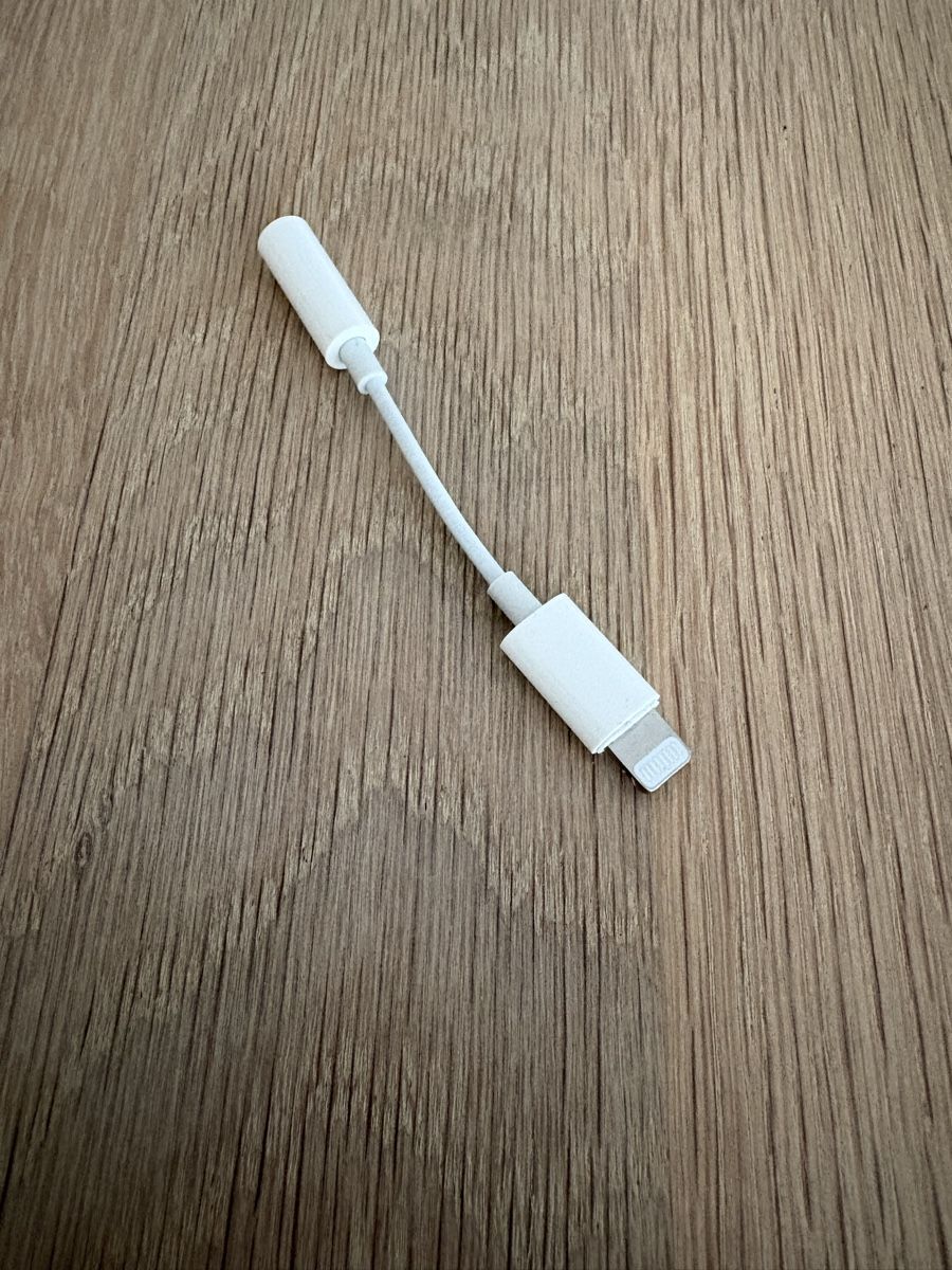 Apple Laufwerke & Adapter: Apple Lightning auf 3.5mm Klinkenadapter neu – Neu (gemäss Beschreibung) aus Wetzikon ZH von mic_ssc8