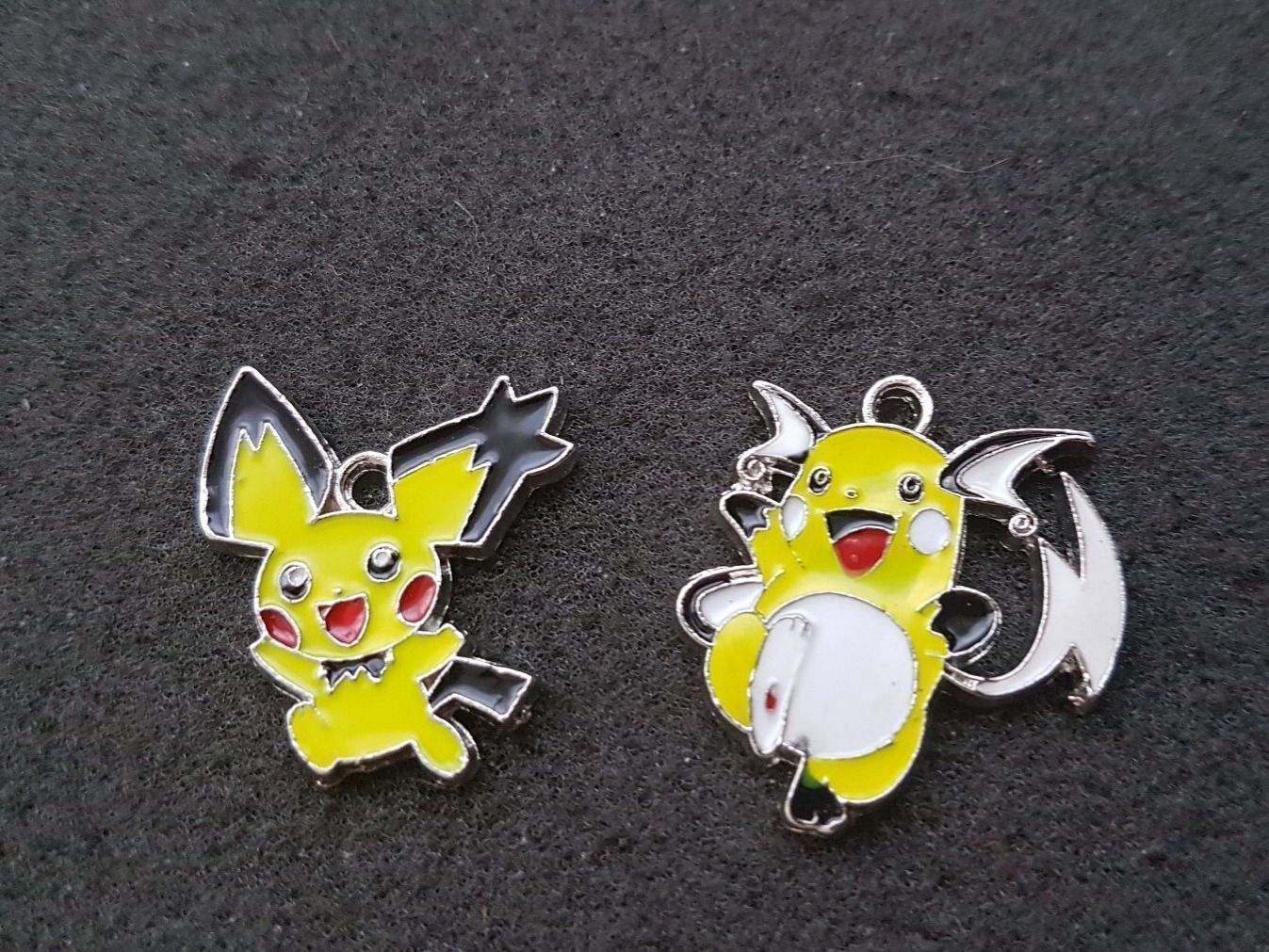 Anhänger: Pokemon Pikachu: lot 2 pendentif émaillé – Neu und originalverpackt aus Lutry von kylab7
