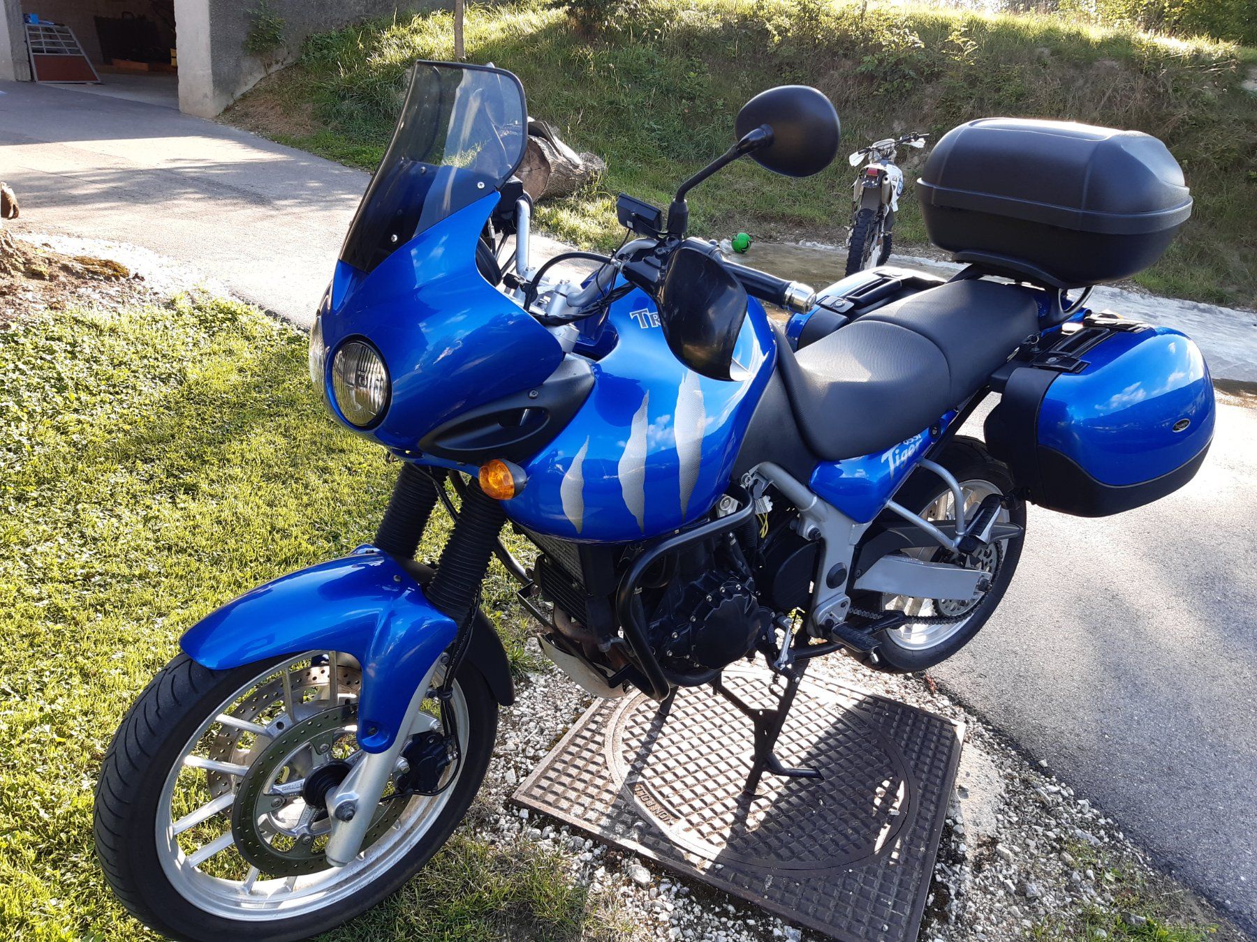 Triumph Enduro: Triumph Tiger 955i – Gebraucht aus Pontenet von Bique 2
