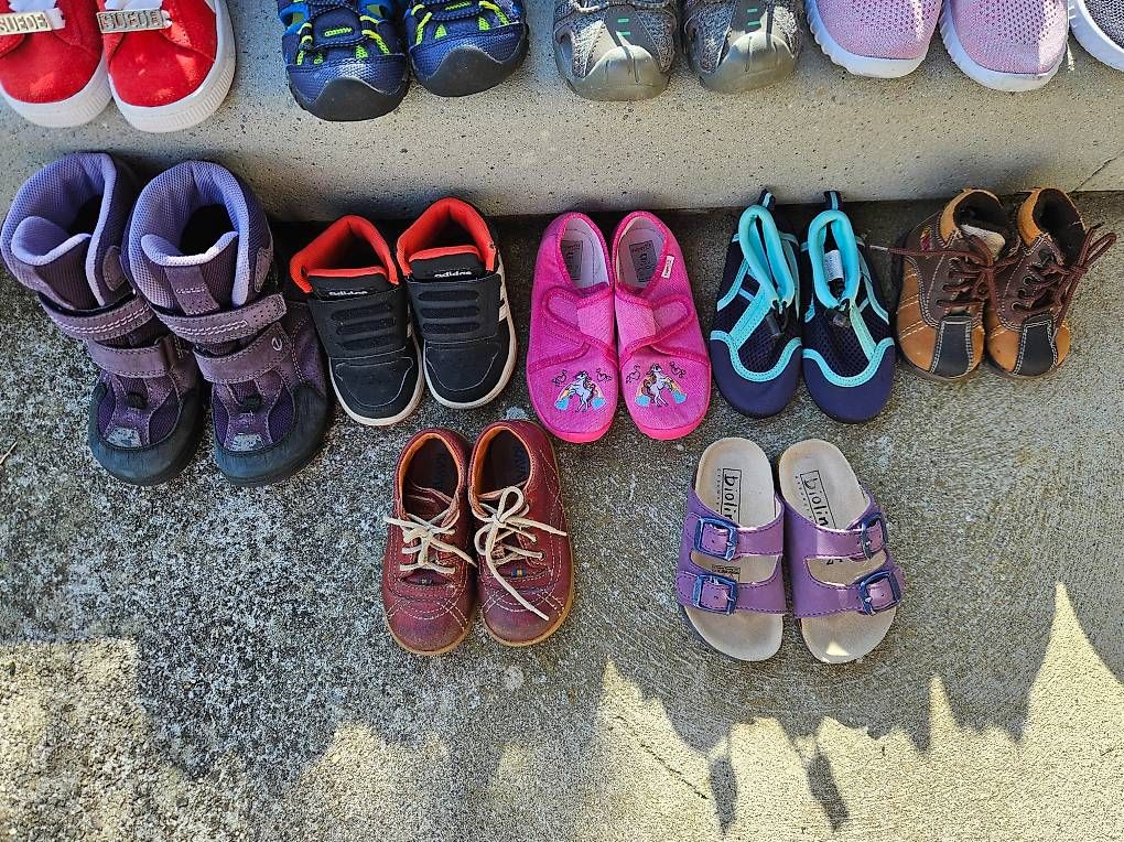 Scarpe per ragazze: Kinderschuhe Gr. 18-29 – Usato da Worb venduto da jun_fj8w 1