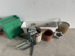 Div. Töpfe und Zubehör gratis abzugeben