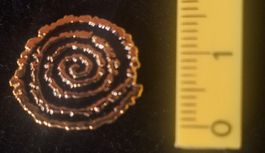 Pin Spirale lila/gold