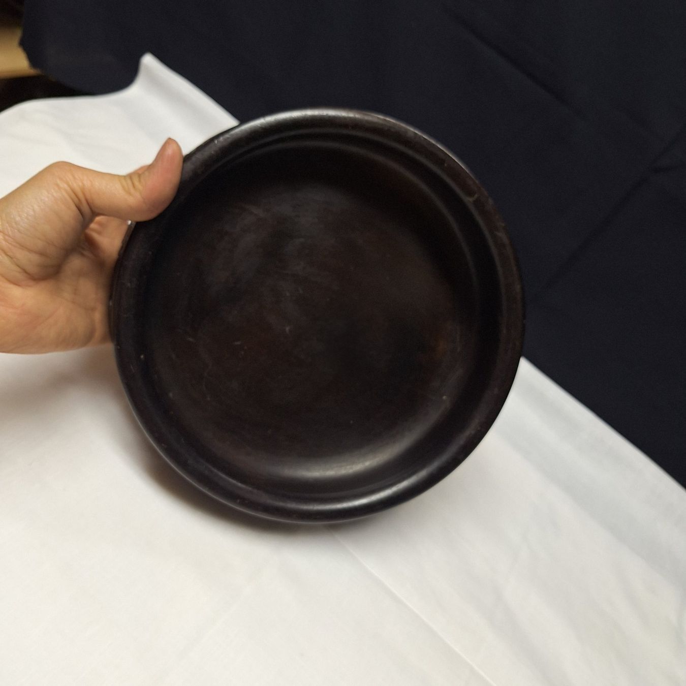 Ciotole: Antike, dunkle Holzschale mit Schnitzerei – Usato da Winterthur venduto da ric_rl7n 7