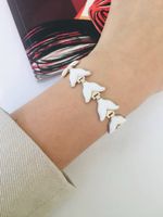 Bracciale vintage bianco con motivo floreale dorato usato