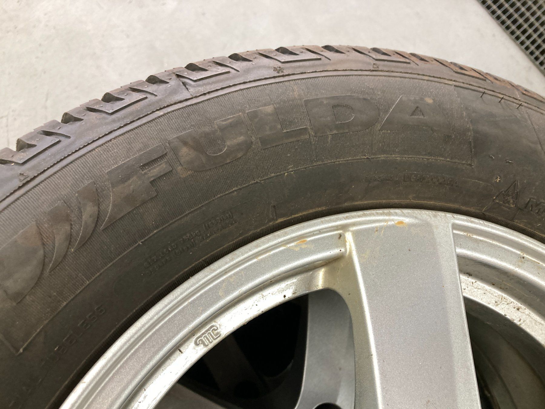 Dacia Pneumatici & Ruote complete: Dacia Duster Winterräder 215/65R16 – Usato da Cham venduto da WB2223 5