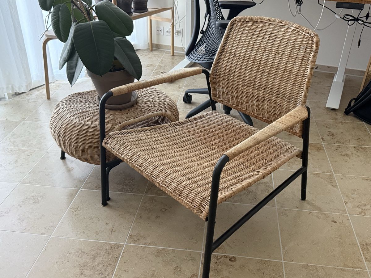 Ikea Sessel: IKEA armchair + stool – Gebraucht aus Zürich von SmilingPanda