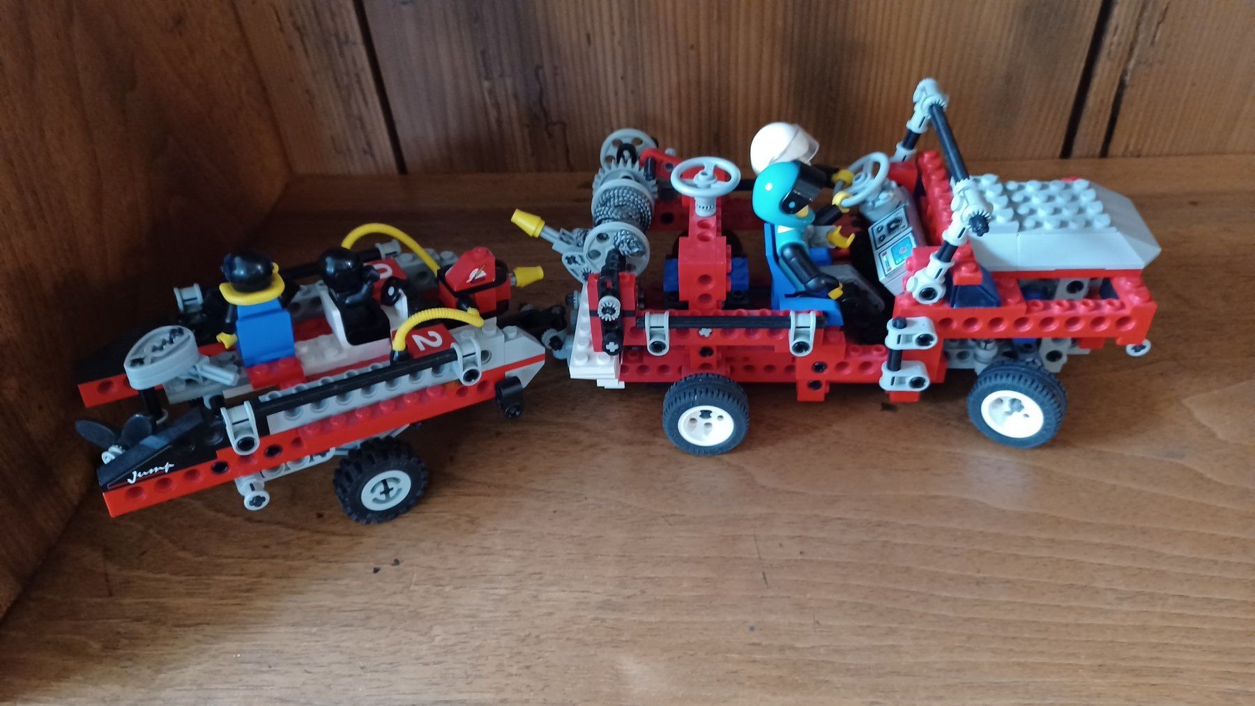 Lego Spielzeuge: Lego Technic Feuerwehrauto + Anhänger mit Boot, Nr. 8280 – Gebraucht aus Lommis von zozzen 3
