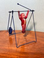 Altes Spielzeug Zirkusbär am Trapez , Japan  1940/50's