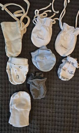 Anti-Kratz-Handschuhe für Babies / diverse / 2 chf pro Stück