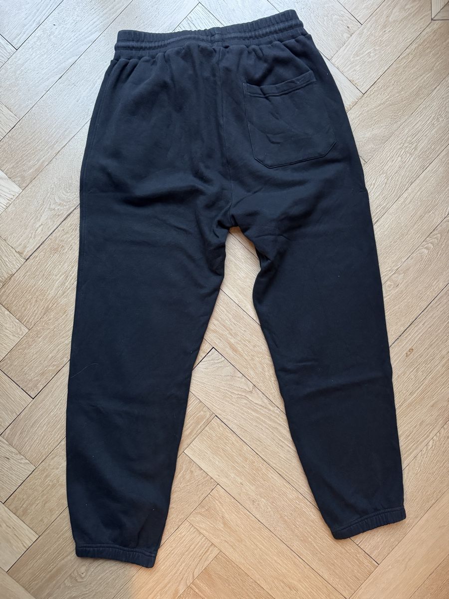 Pantaloni: UVU Seoul Marathon Sweatpants  – Usato da Zürich venduto da Zisi7 1