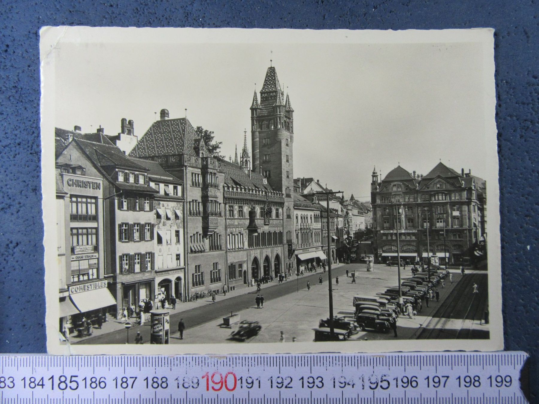 Cartoline postali: BASEL 1936 MARKTPLATZ OLDTIMER AUTO'S PARKING  BUG AK-BS – Usato da Ettingen venduto da Hausi4711