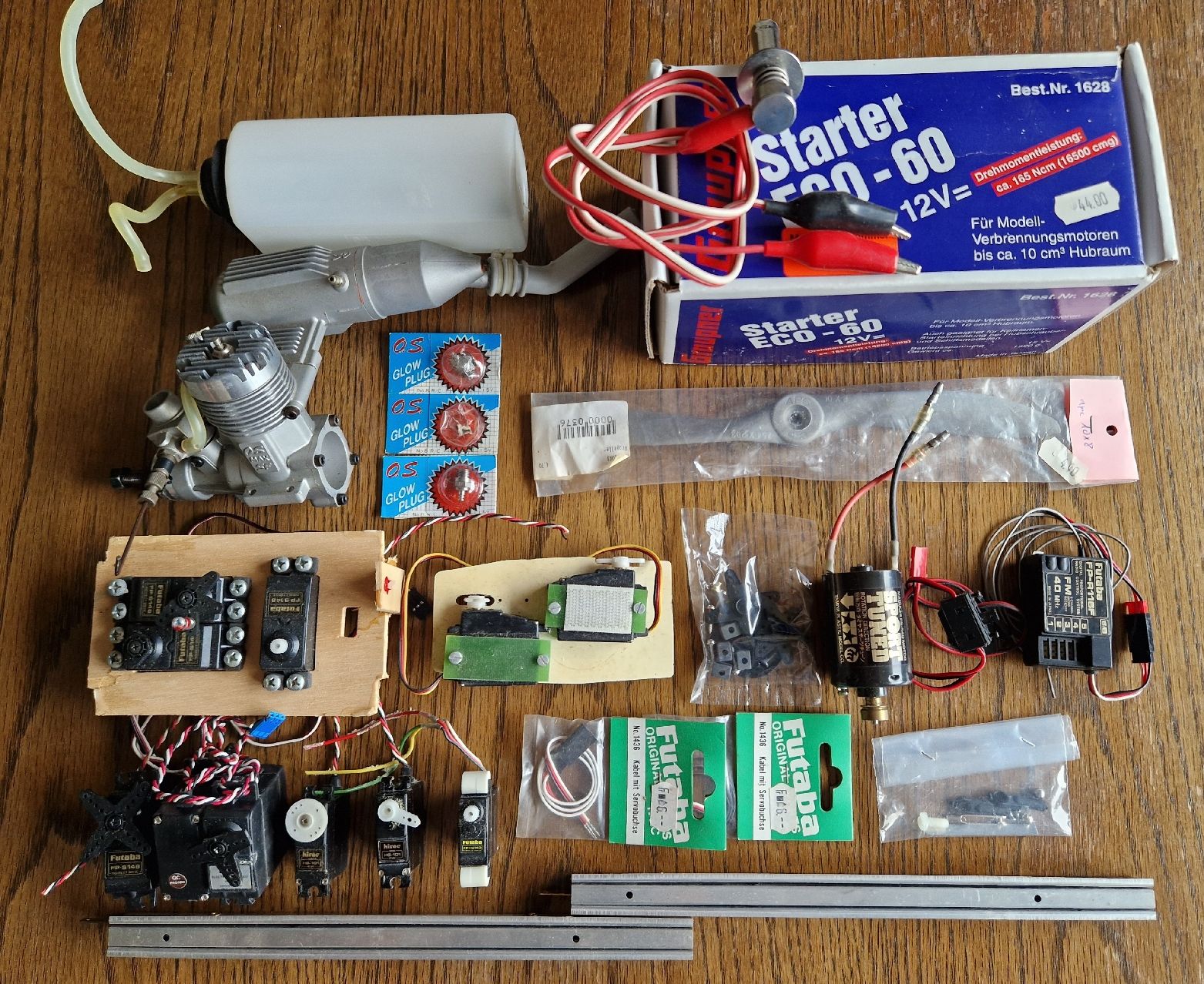 Kit di modellismo & Modellini statici: diverse Modell-Flugzeug Teile – Usato da Oberbipp venduto da ustettler01